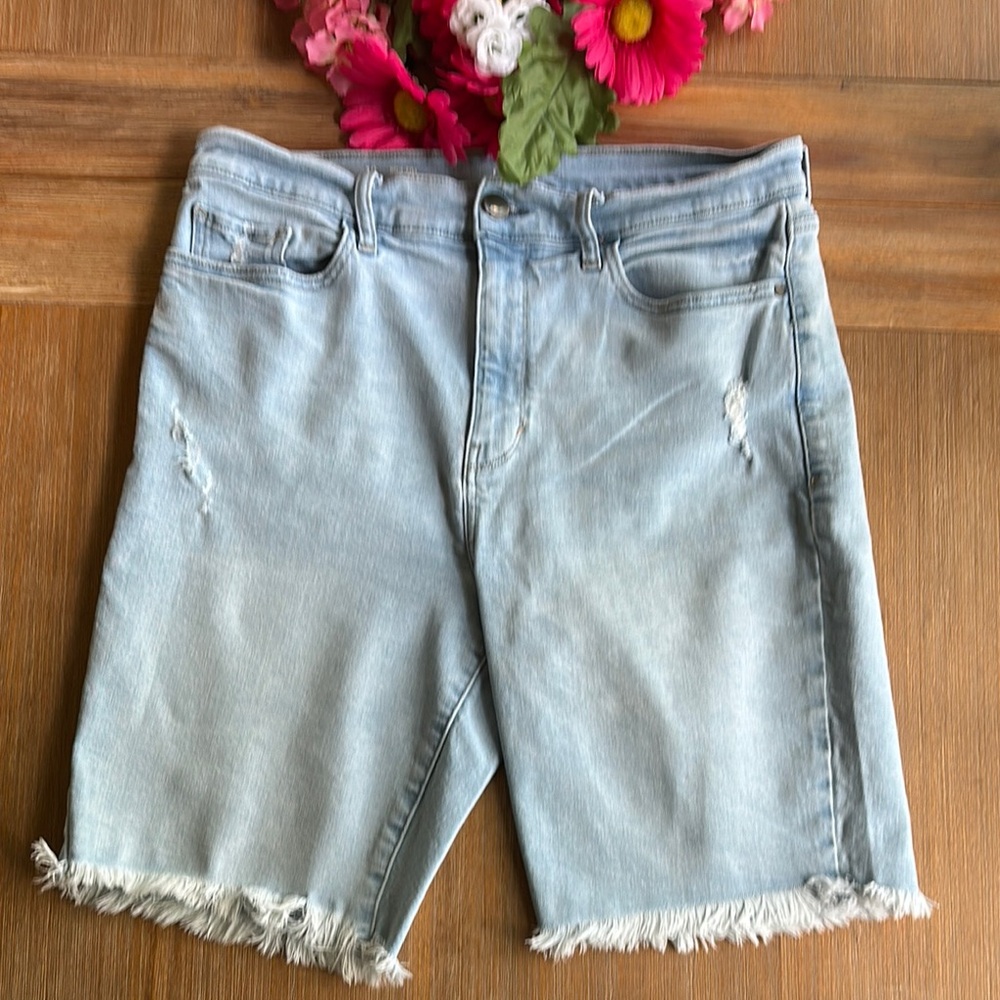 Women’s a.n.a. High Rise Bermuda Jean Shorts Size 12 Light Blue
